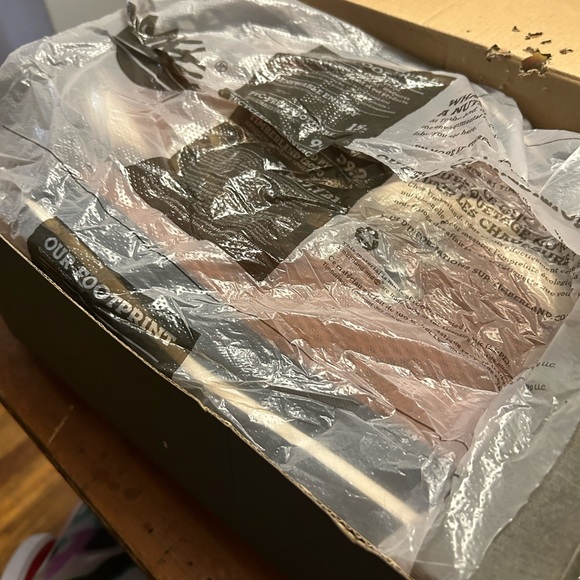 Brown Timberland Shoes, Men size 8. - Picture 2 of 4